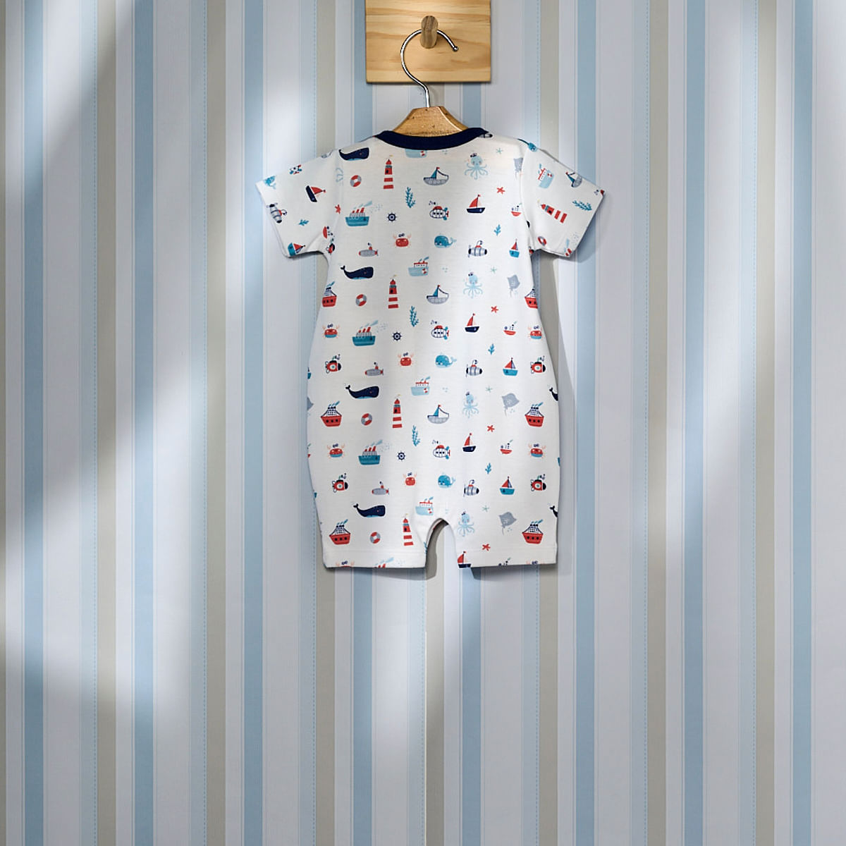 17 08 0005 Macacao Curto Sea Friends Estampado Azul 002